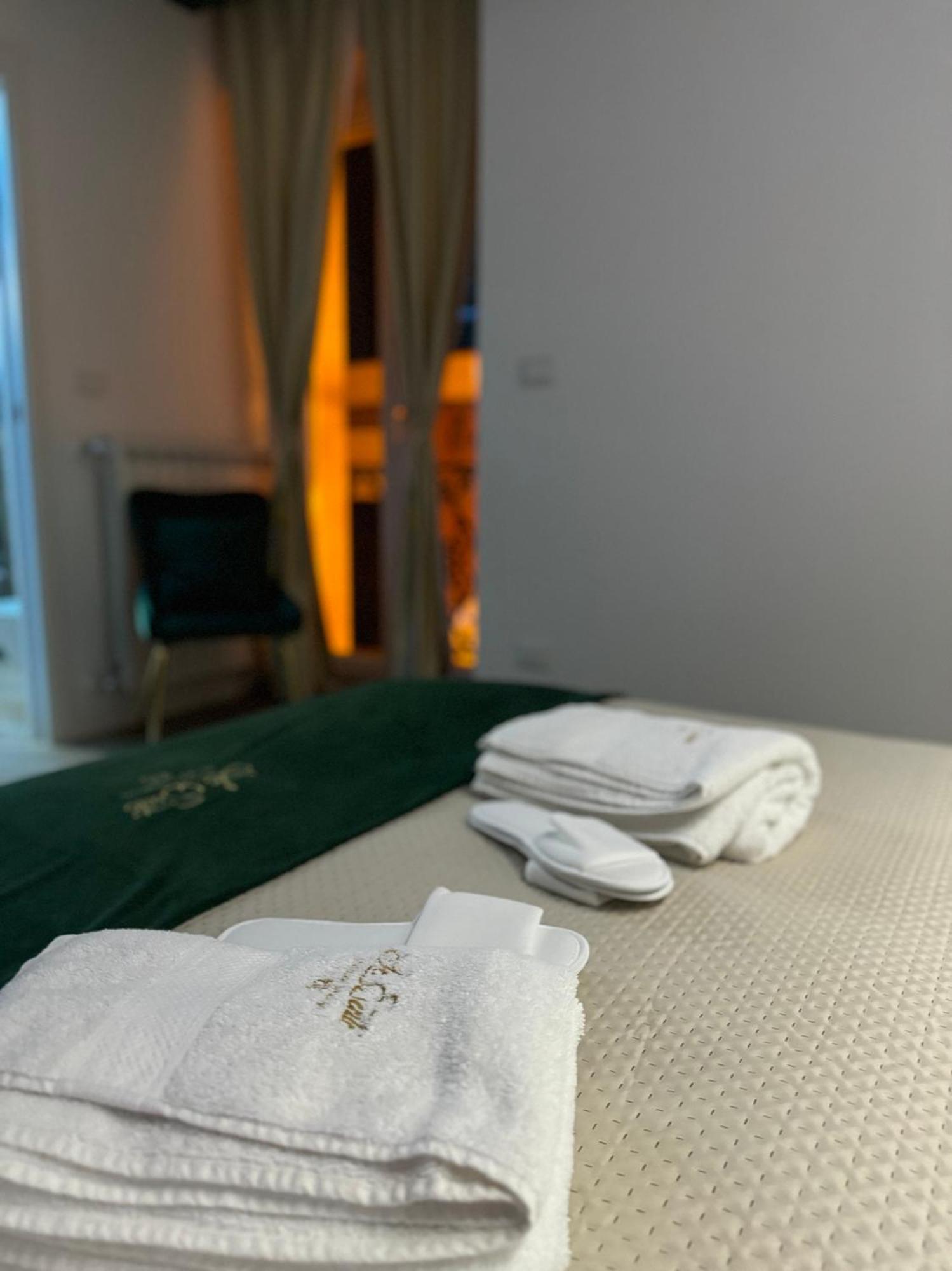 Le Suite Piazza Nuova 포자 외부 사진